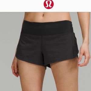 Lululemon Speed Up Low-Rise Lined Shorts in Black and Size 6